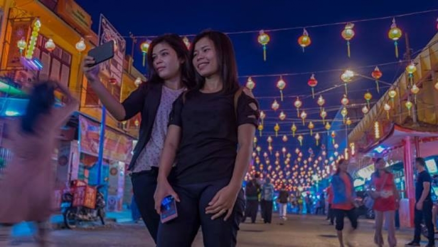 Chinatown tại TP Pekanbaru, Indonesia sôi động đón năm mới Mậu Tuất 2018. (Ảnh: Afrianto Silalahi/Barcroft 