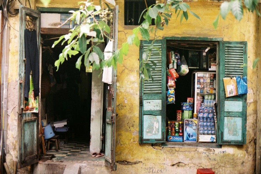 Cửa hàng tạp hóa cũ ở Hà Nội (Ảnh: Khánh Hmoong / Flickr)